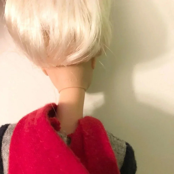 Barbie Doll Mattel Twist and Turn  Bendable Knees China Grey Dress - Picture 7 of 16